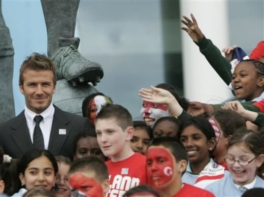 FOTO: Beckham si Rooney au lansat candidatura Angliei la Cupa Mondiala din 2018!_7