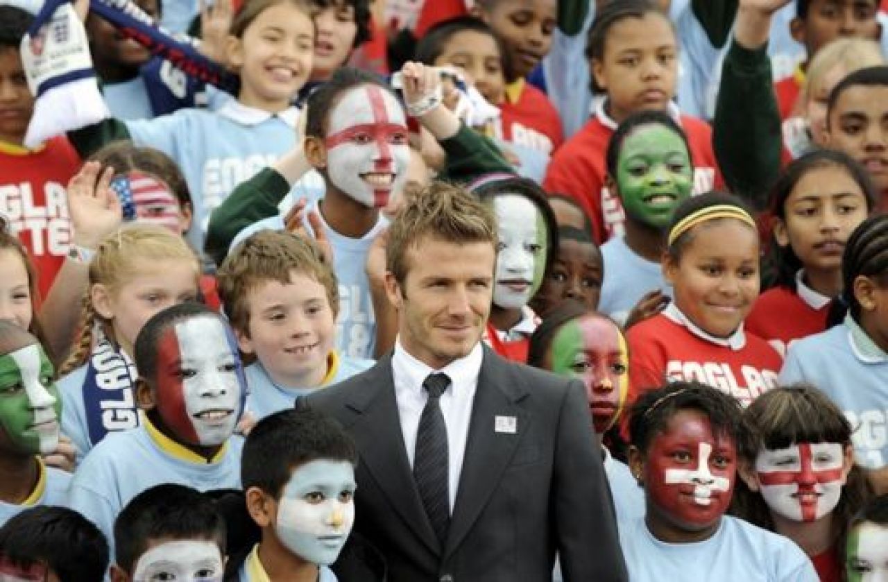 FOTO: Beckham si Rooney au lansat candidatura Angliei la Cupa Mondiala din 2018!_11