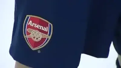 FOTO! Gradinita albastra: Walcott prezinta noul echipament al lui Arsenal!