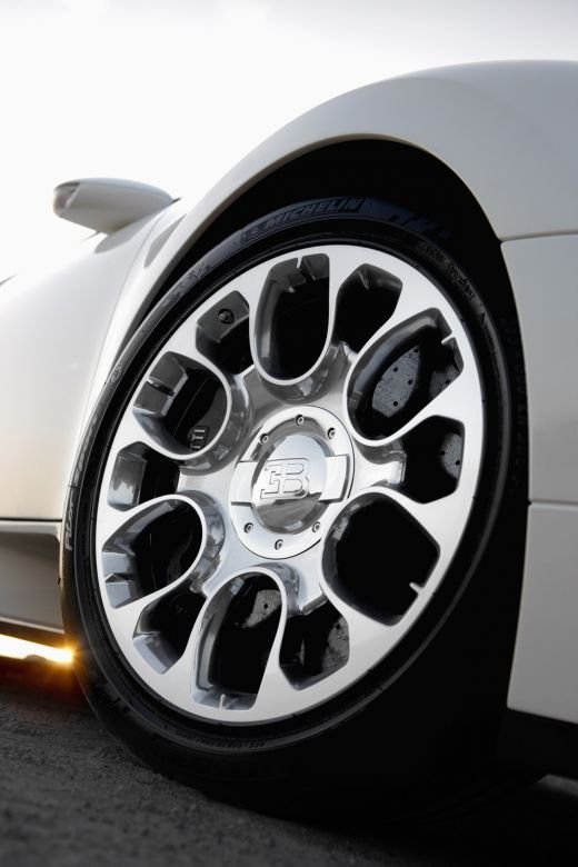 Cadoul perfect pentru C. Ronaldo daca bate la Roma: Bugatti Grand Sport de 1,4 milioane de euro!_5