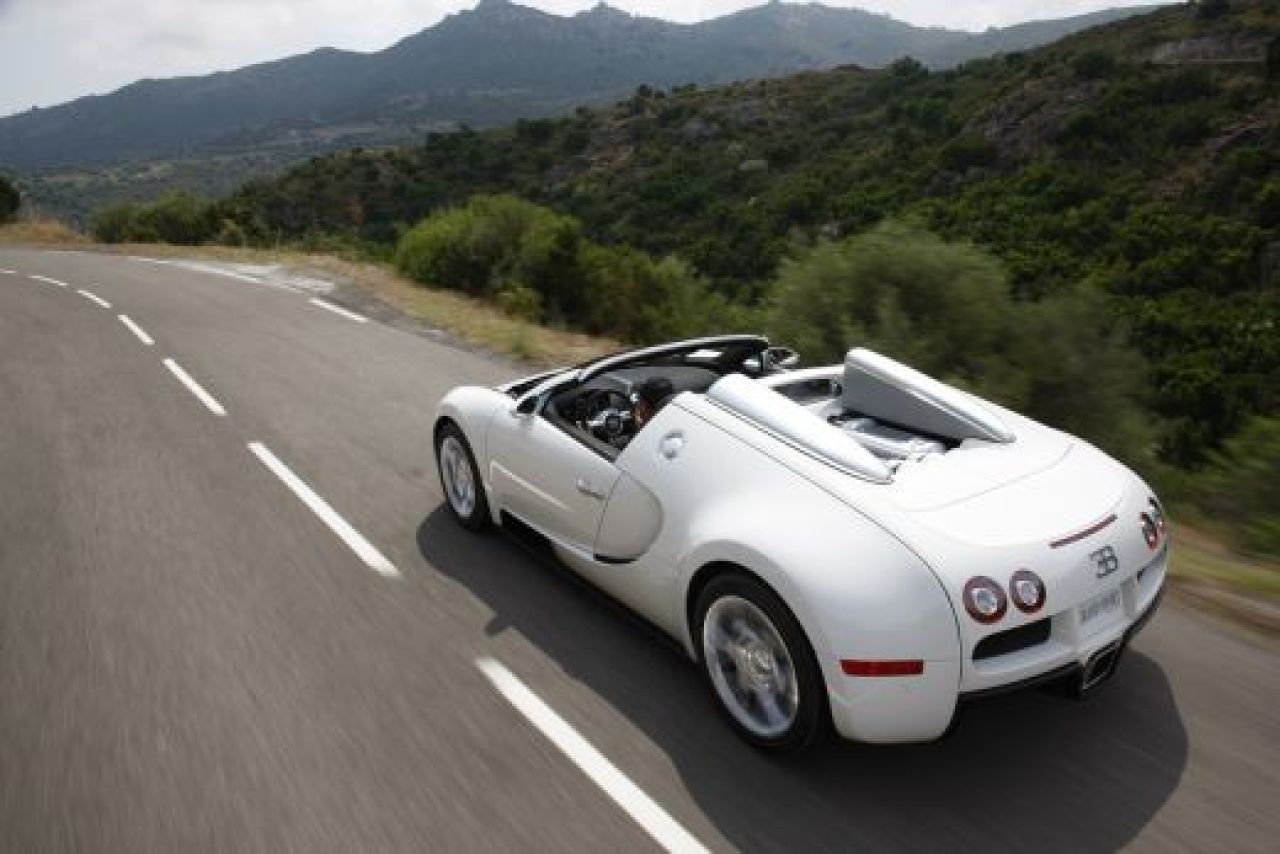 Cadoul perfect pentru C. Ronaldo daca bate la Roma: Bugatti Grand Sport de 1,4 milioane de euro!_8
