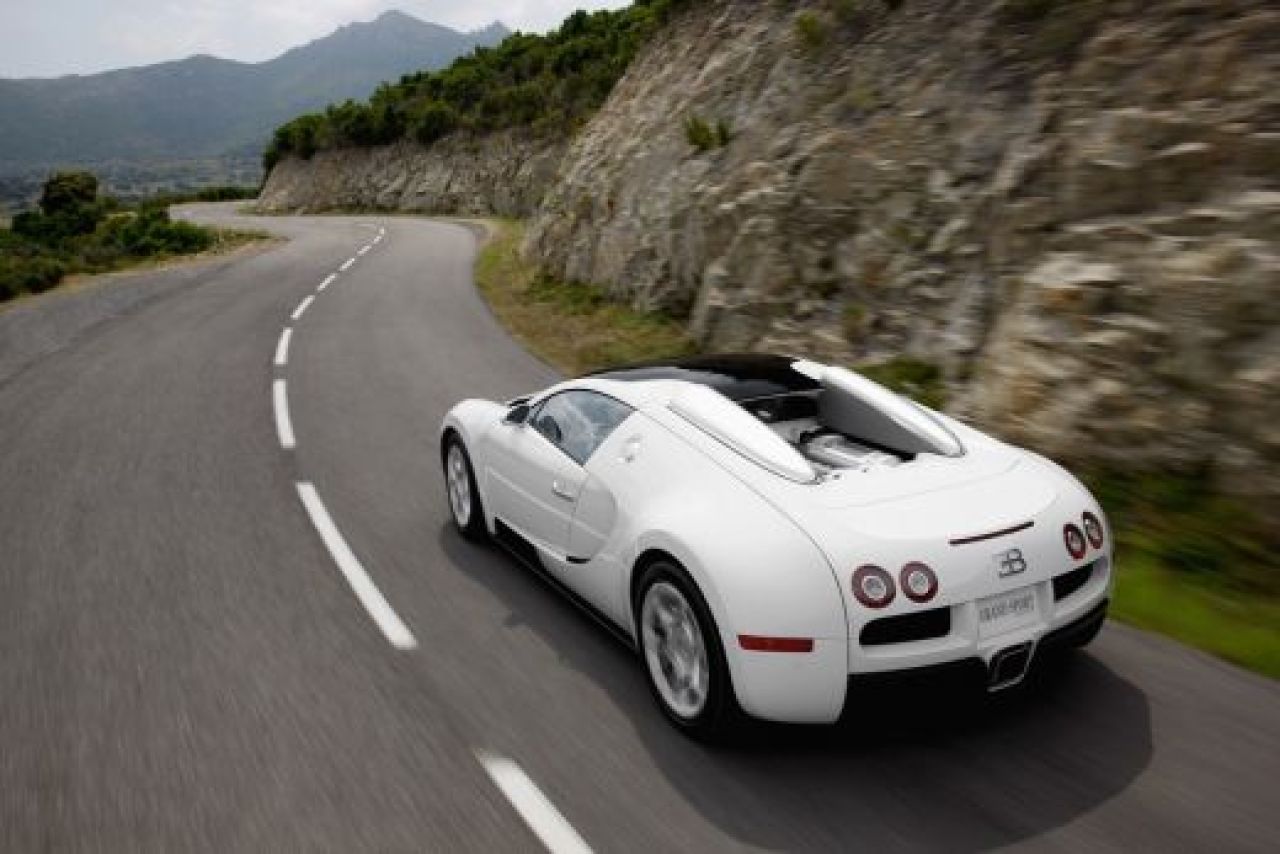 Cadoul perfect pentru C. Ronaldo daca bate la Roma: Bugatti Grand Sport de 1,4 milioane de euro!_15