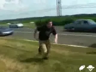 Noul sport national? Asta-i clar cel mai DUREROS&nbsp;sport din lume!