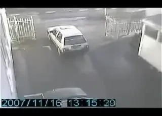 Atentie, femeie la volan! Vrea sa bata recordul mondial la durata parcarii unei masini?