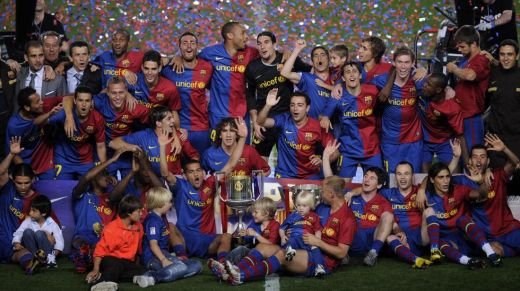 VIDEO! Nebunie la Barcelona! Messi a prezentat trofeul de campioni: 