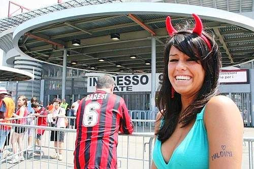 Omul cu care s-au batut Hagi, Laca sau Dan Petrescu - Paolo Maldini se retrage din fotbal! Vezi ce a insemnat Maldini pentru Milan:_3