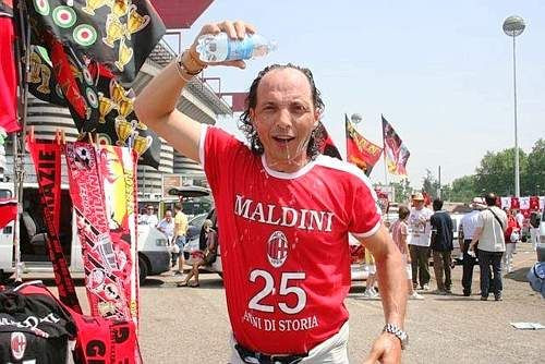 Omul cu care s-au batut Hagi, Laca sau Dan Petrescu - Paolo Maldini se retrage din fotbal! Vezi ce a insemnat Maldini pentru Milan:_2