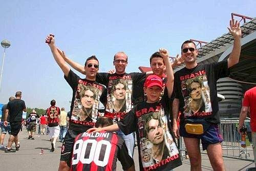 Omul cu care s-au batut Hagi, Laca sau Dan Petrescu - Paolo Maldini se retrage din fotbal! Vezi ce a insemnat Maldini pentru Milan:_9