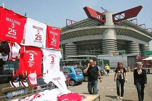 Omul cu care s-au batut Hagi, Laca sau Dan Petrescu - Paolo Maldini se retrage din fotbal! Vezi ce a insemnat Maldini pentru Milan:_8