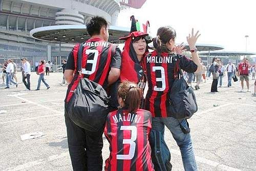 Omul cu care s-au batut Hagi, Laca sau Dan Petrescu - Paolo Maldini se retrage din fotbal! Vezi ce a insemnat Maldini pentru Milan:_17