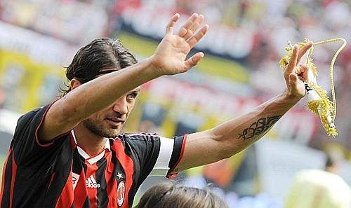 Omul cu care s-au batut Hagi, Laca sau Dan Petrescu - Paolo Maldini se retrage din fotbal! Vezi ce a insemnat Maldini pentru Milan:_21