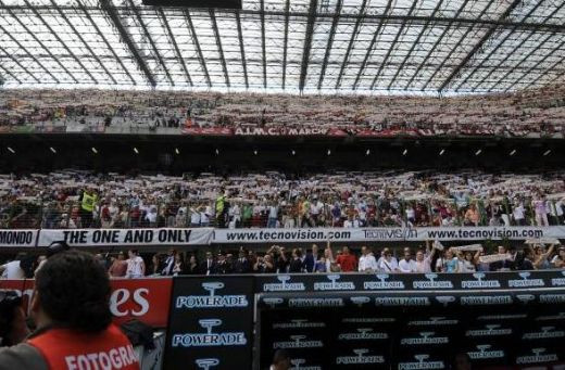 Omul cu care s-au batut Hagi, Laca sau Dan Petrescu - Paolo Maldini se retrage din fotbal! Vezi ce a insemnat Maldini pentru Milan:_22