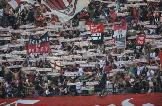 Omul cu care s-au batut Hagi, Laca sau Dan Petrescu - Paolo Maldini se retrage din fotbal! Vezi ce a insemnat Maldini pentru Milan:_23