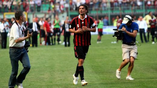 Omul cu care s-au batut Hagi, Laca sau Dan Petrescu - Paolo Maldini se retrage din fotbal! Vezi ce a insemnat Maldini pentru Milan:_29