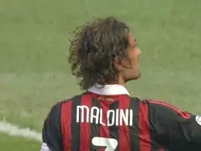 INCREDIBIL: Fanii lui Milan l-au contestat pe Maldini la retragere!