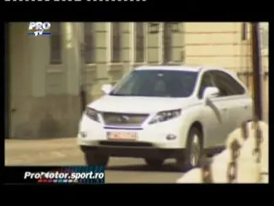 Lexus RX 450H, masina ideala pentru victimele societatii de consum