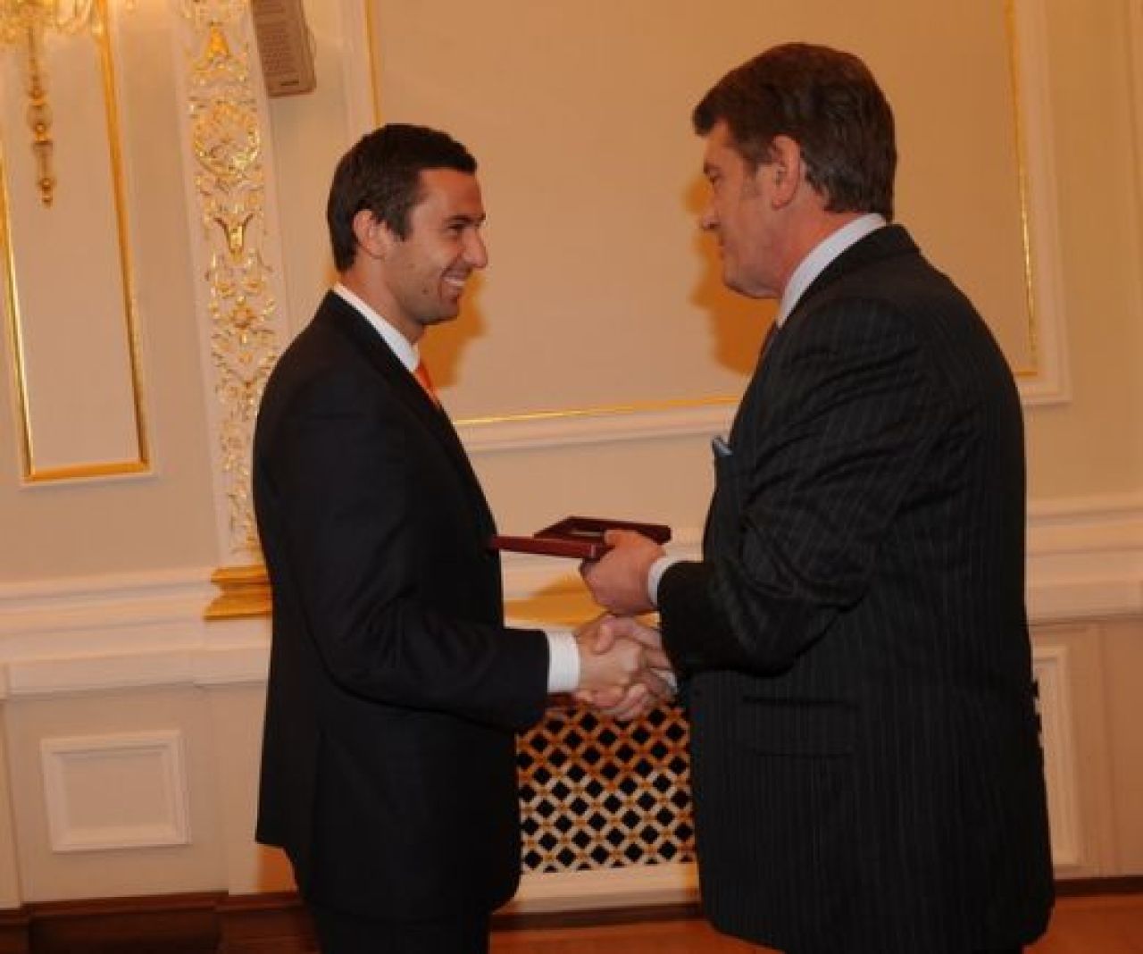Presedintele Ucrainei i-a decorat pe Mircea Lucescu si Razvan Rat! VEZI FOTO:_2