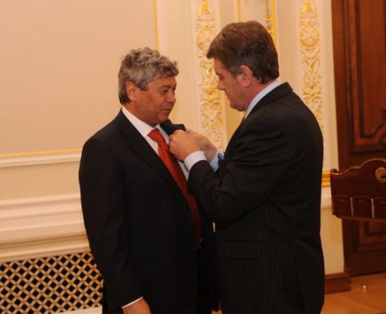Presedintele Ucrainei i-a decorat pe Mircea Lucescu si Razvan Rat! VEZI FOTO:_3