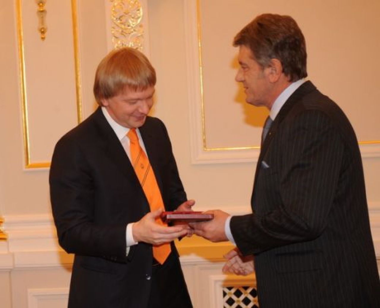 Presedintele Ucrainei i-a decorat pe Mircea Lucescu si Razvan Rat! VEZI FOTO:_4