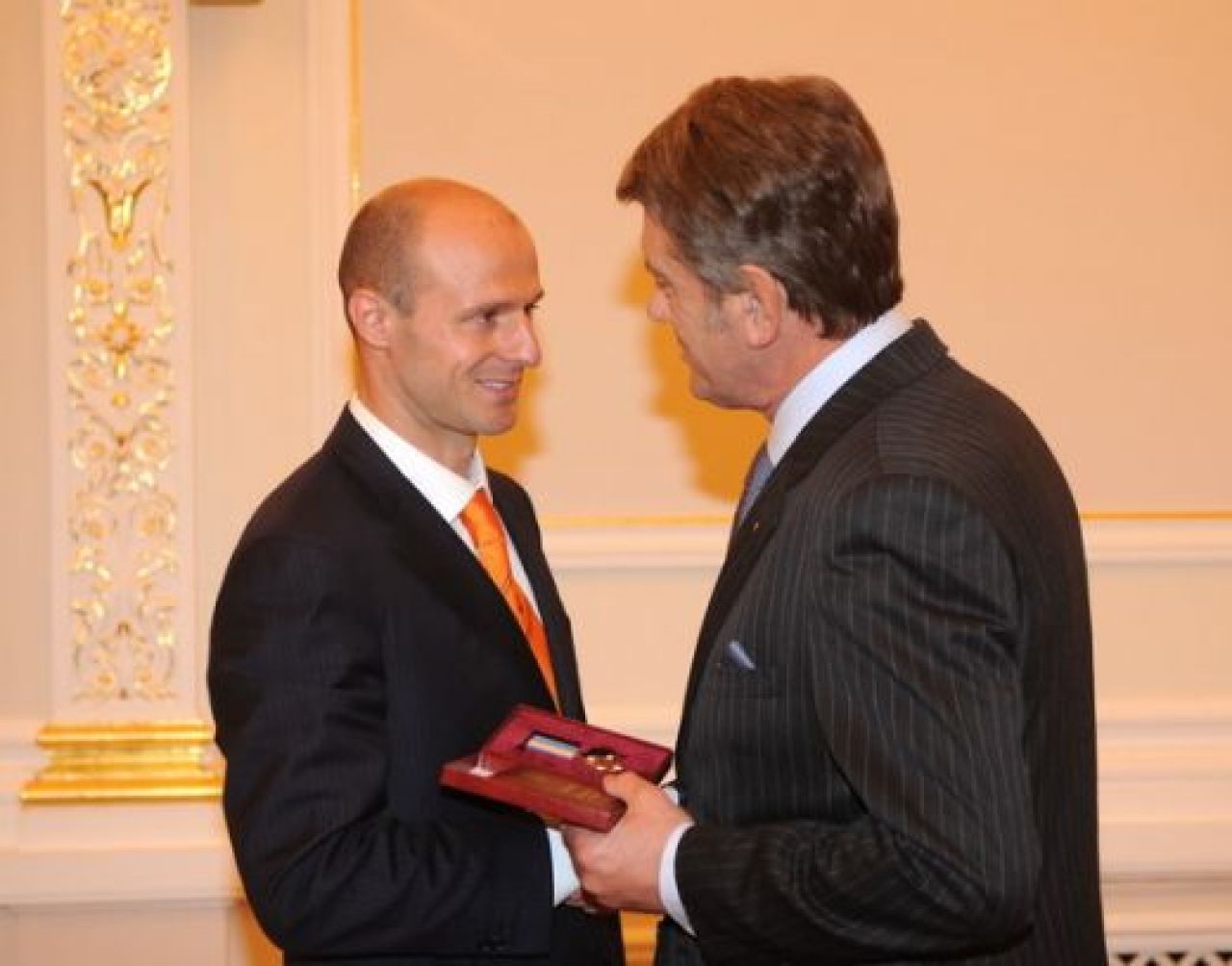 Presedintele Ucrainei i-a decorat pe Mircea Lucescu si Razvan Rat! VEZI FOTO:_15