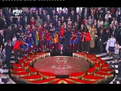 VIDEO / Vezi momente emotionante de la festivitatea de premiere: