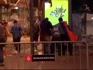 VIDEO: Incidente la Barcelona! 100.000 de fani au sarbatorit in centrul orasului!