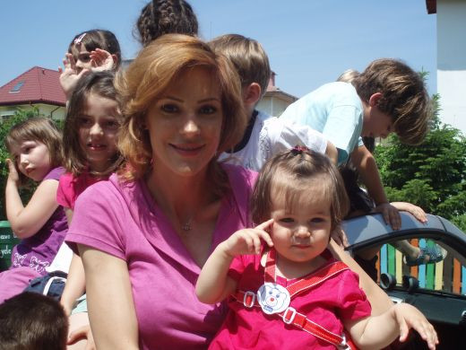 De 1 Iunie, Roxana Ciuhulescu a bagat 22 de copii intr-un Smart de 2 locuri, Sambata ProMotor, 11:15, Pro TV!_3