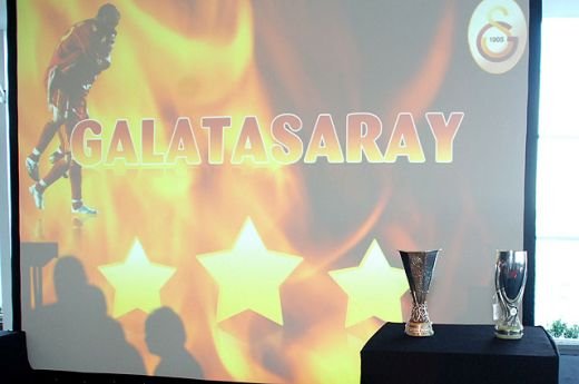 SUPER FOTO! Hagi a sarbatorit la Istanbul 9 ani de la castigarea Cupei UEFA cu Galata_3