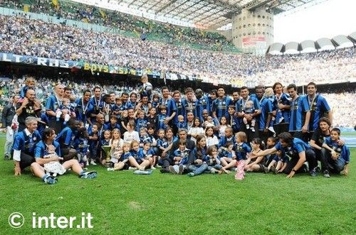 FOTO! Chivu a sarbatorit titlul cu Natalia in brate!_4