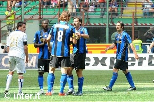 FOTO! Chivu a sarbatorit titlul cu Natalia in brate!_3