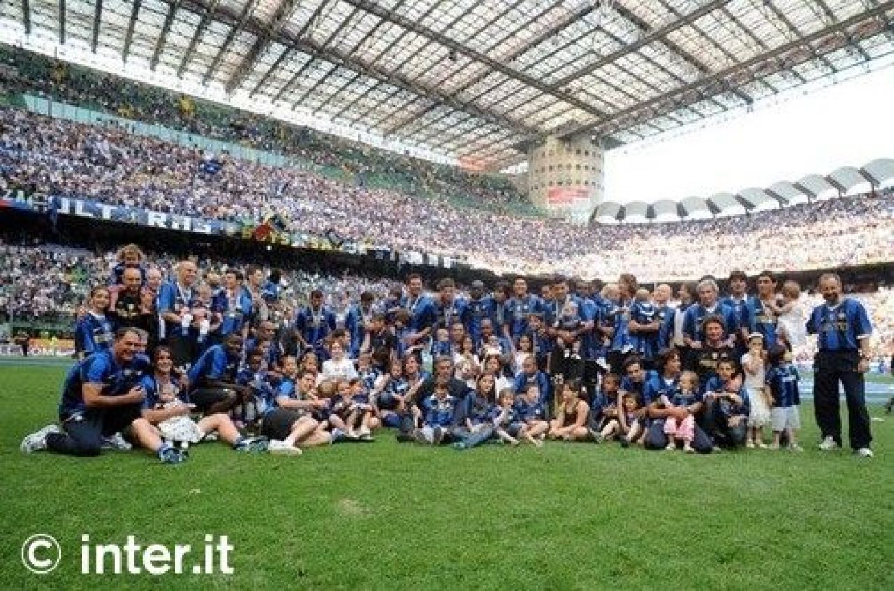 FOTO! Chivu a sarbatorit titlul cu Natalia in brate!_6