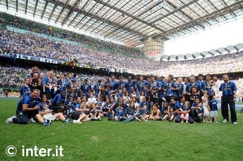 FOTO! Chivu a sarbatorit titlul cu Natalia in brate!_6