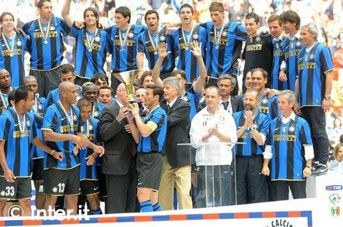 FOTO! Chivu a sarbatorit titlul cu Natalia in brate!_8