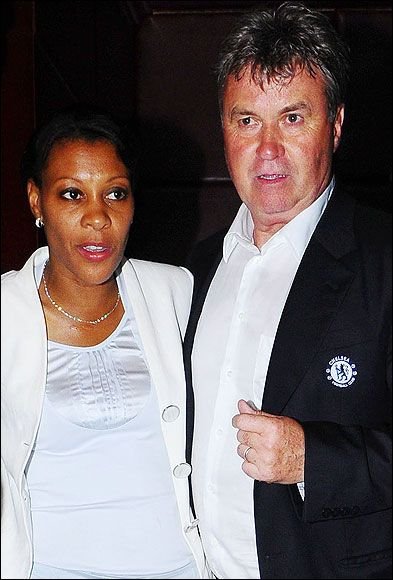 Jucatorii lui Chelsea i-au daruit lui Hiddink un ceas in valoare de 50.000 de lire sterline!_6