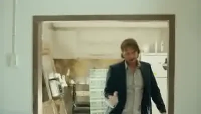 VIDEO / Blonda si uda! Visul oricarui barbat a prins...picioare!:)