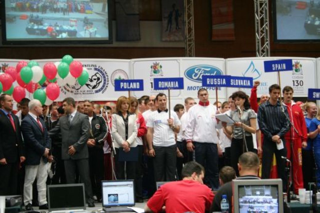 Oncescu si Valahu promit sa-i rupa pe bulgari! VEZI ce s-a intamplat in prima zi la Euroarm 2009!_7