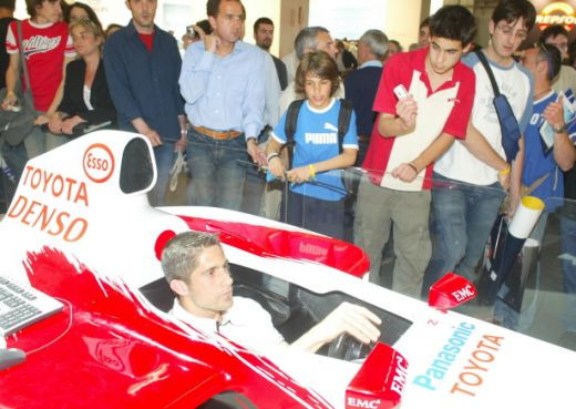 Sylvinho, un DOMN isi ia ADIO! Vezi cele mai tari 30 de poze cu Sylvinho in tricoul Barcelonei!_2