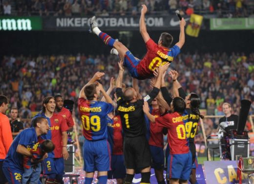 Sylvinho, un DOMN isi ia ADIO! Vezi cele mai tari 30 de poze cu Sylvinho in tricoul Barcelonei!_12