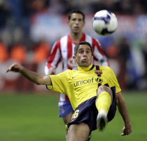 Sylvinho, un DOMN isi ia ADIO! Vezi cele mai tari 30 de poze cu Sylvinho in tricoul Barcelonei!_21