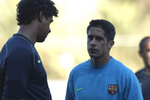 Sylvinho, un DOMN isi ia ADIO! Vezi cele mai tari 30 de poze cu Sylvinho in tricoul Barcelonei!_22