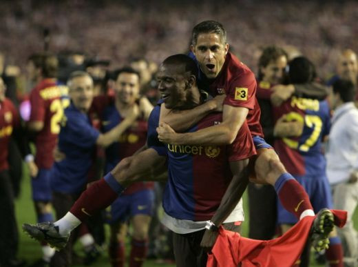 Sylvinho, un DOMN isi ia ADIO! Vezi cele mai tari 30 de poze cu Sylvinho in tricoul Barcelonei!_25