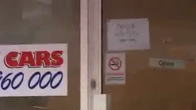 Hamilton si Kovalainen fac intrecere cu 2 masini de epoca!&nbsp;VEZI&nbsp;VIDEO: