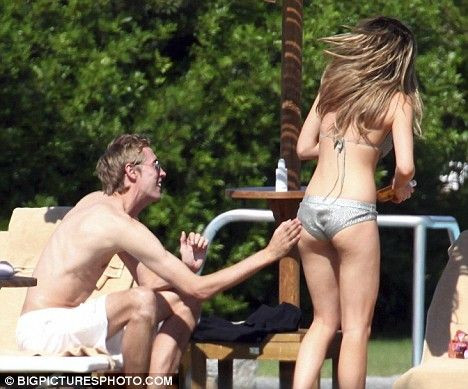 FOTO / Premier League s-a mutat pe plaja.._4