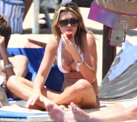 FOTO / Premier League s-a mutat pe plaja.._8