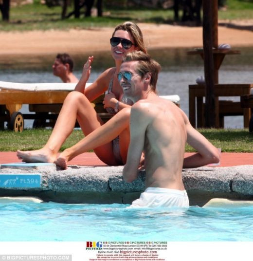 FOTO / Premier League s-a mutat pe plaja.._11