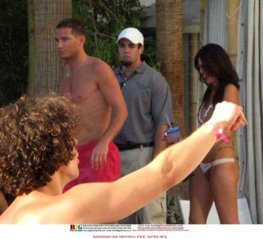 FOTO / Premier League s-a mutat pe plaja.._13