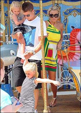 FOTO / Premier League s-a mutat pe plaja.._21