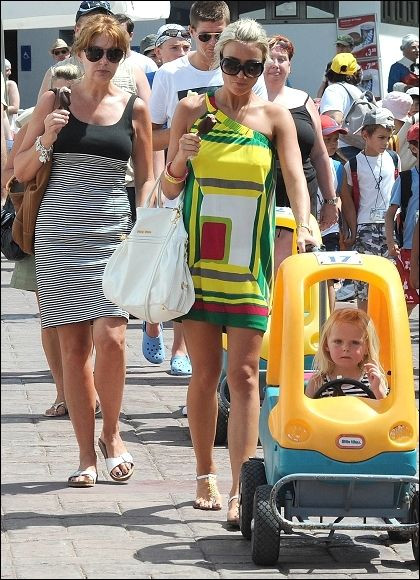 FOTO / Premier League s-a mutat pe plaja.._24