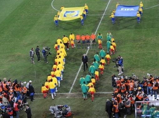 Dani Alves duce Brazilia in finala cu SUA: 1-0 cu Africa de Sud!_3