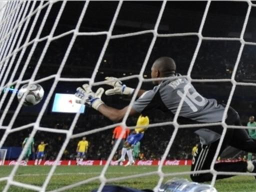 Dani Alves duce Brazilia in finala cu SUA: 1-0 cu Africa de Sud!_14